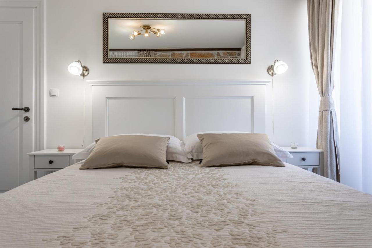 Frana Villa *